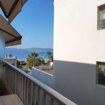Climatise Proche Et Commerces, Balcon, Parking, Linge Et Wifi Disponibles - Fr-1-466a-40 * Saint-Raphael (Var)