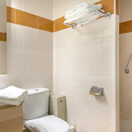 Climatise Proche Et Commerces, Balcon, Parking, Linge Et Wifi Disponibles - Fr-1-466a-40 アパート